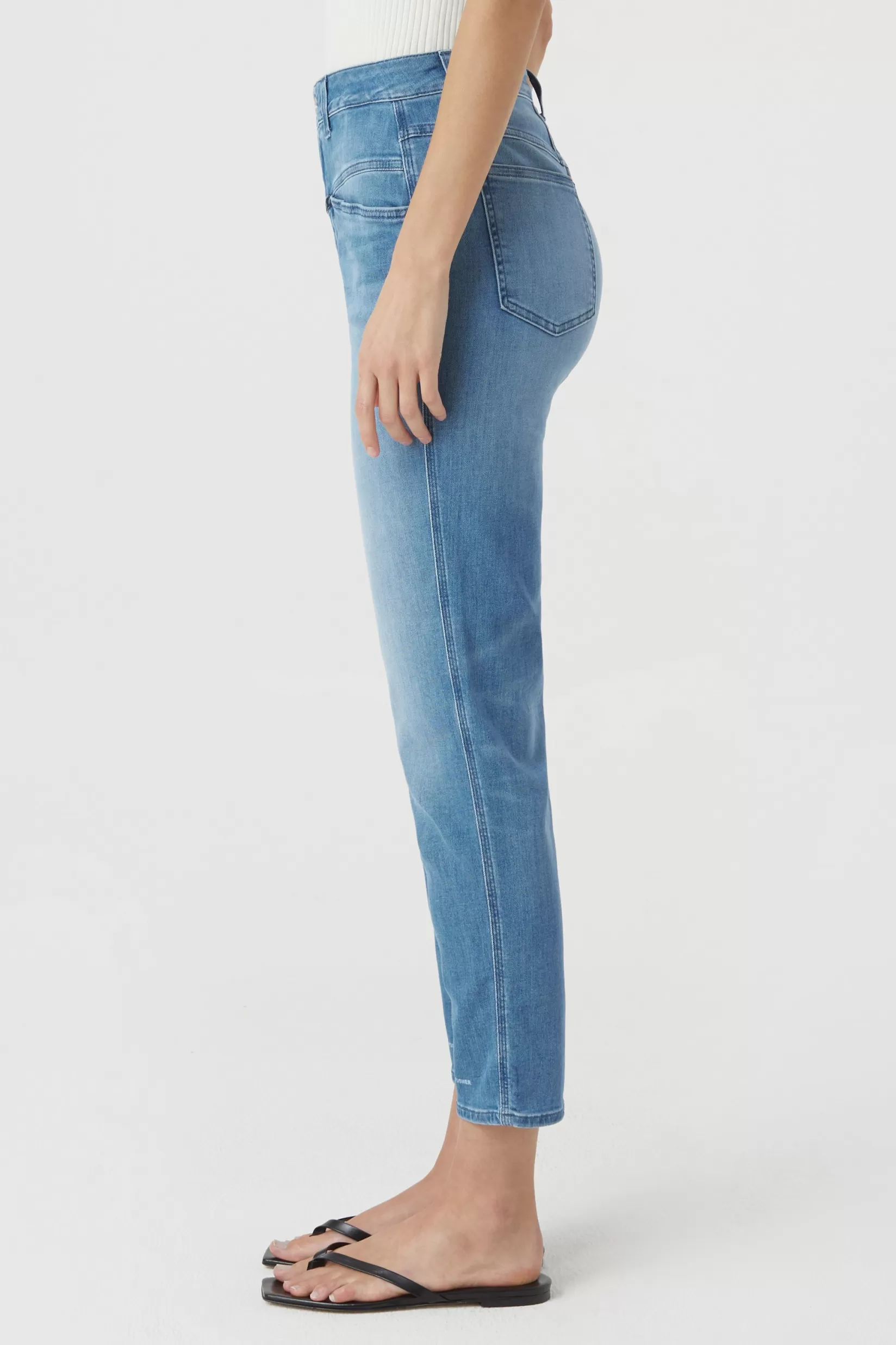 Hot CLOSED Pedal Pusher Super Stretch Blue Denim Mid Blue