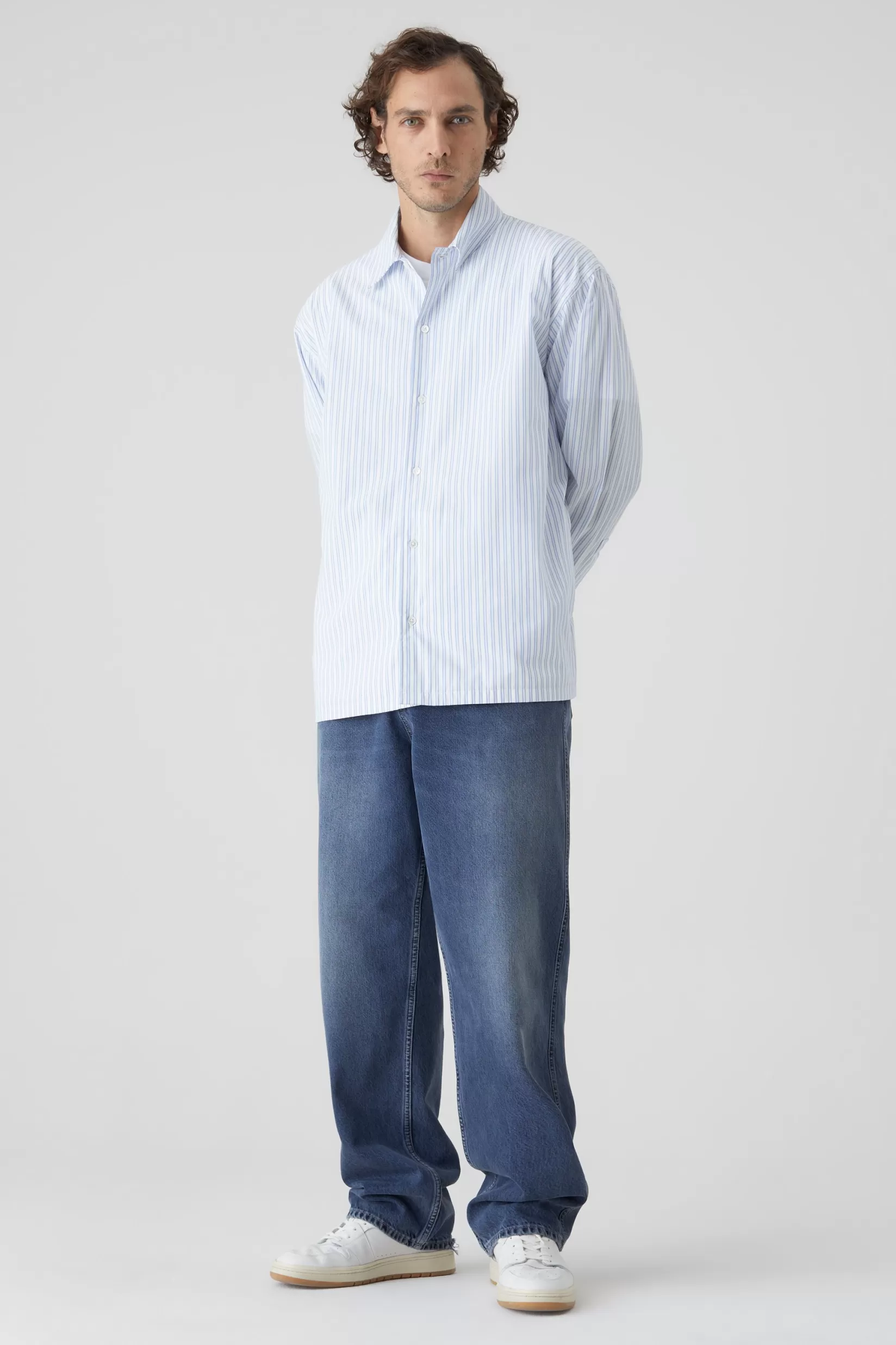 Shop CLOSED X-Treme Loose Jeans Mid Blue